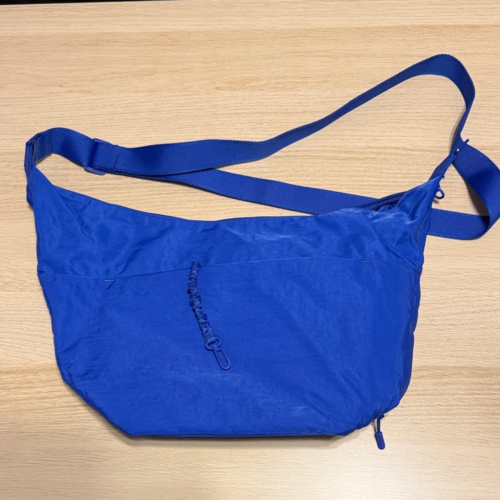 Beis Crescent Catchall in Cobalt